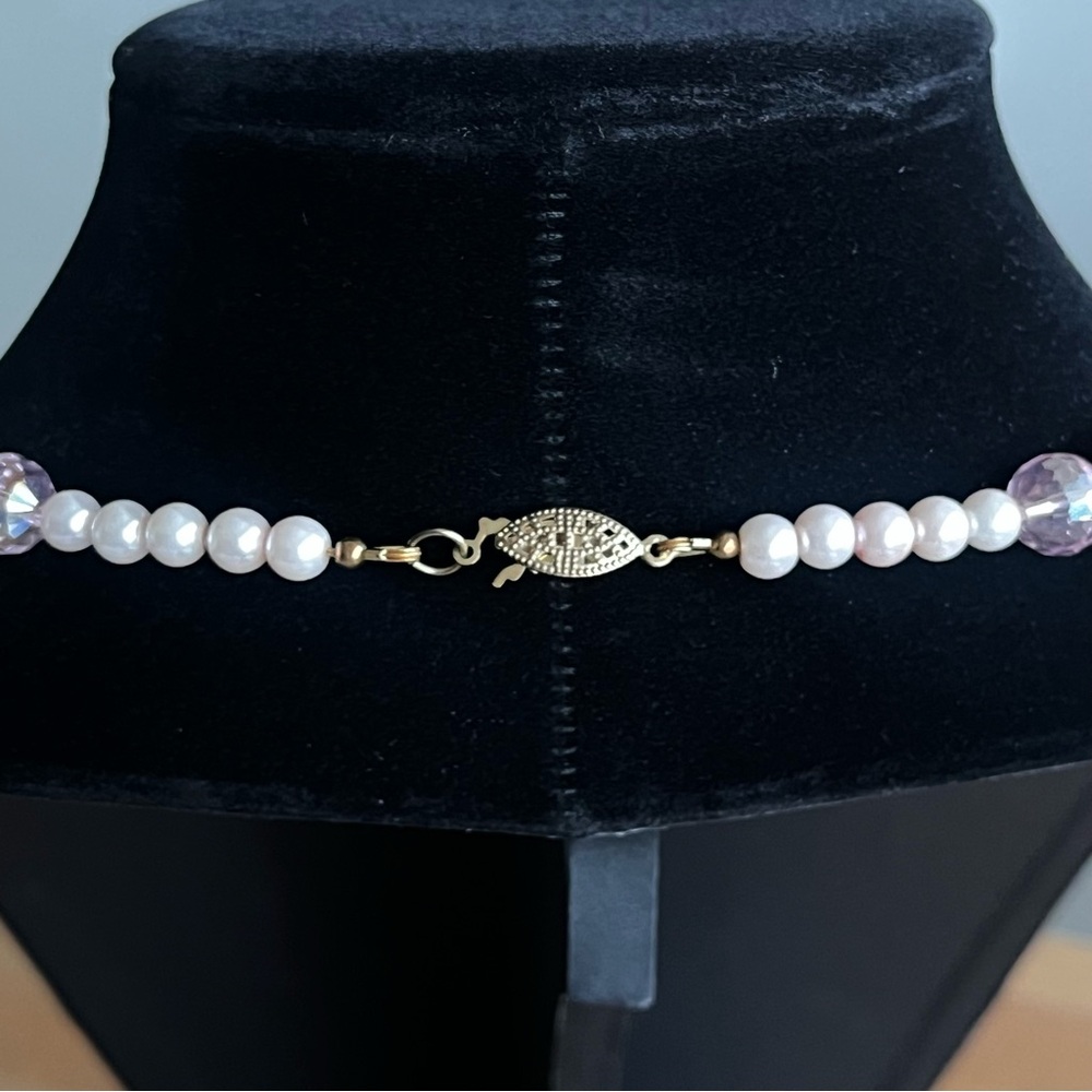 Vintage glass pearl necklace with glass-painted pendant - Picture 8 of 14